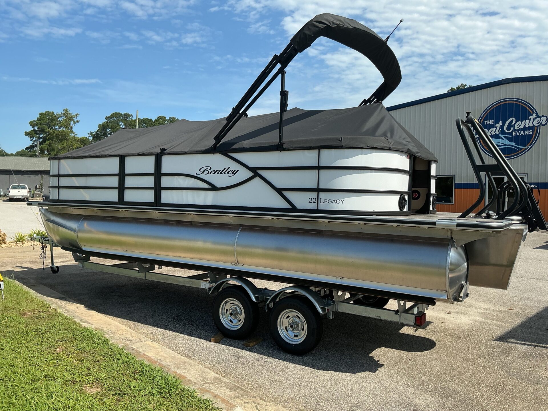 White - 2026 Bentley Legacy 223 DL Navigator w/ Mercury 150XL ELPT and Trailer (Copy)